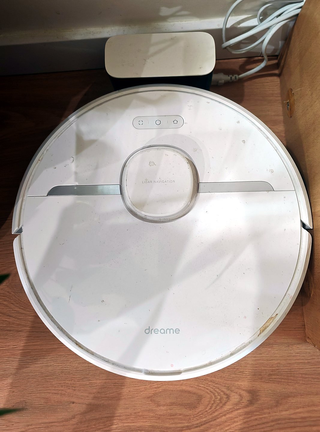 Mi robot aspirador Dreame D9 junto a su base de carga