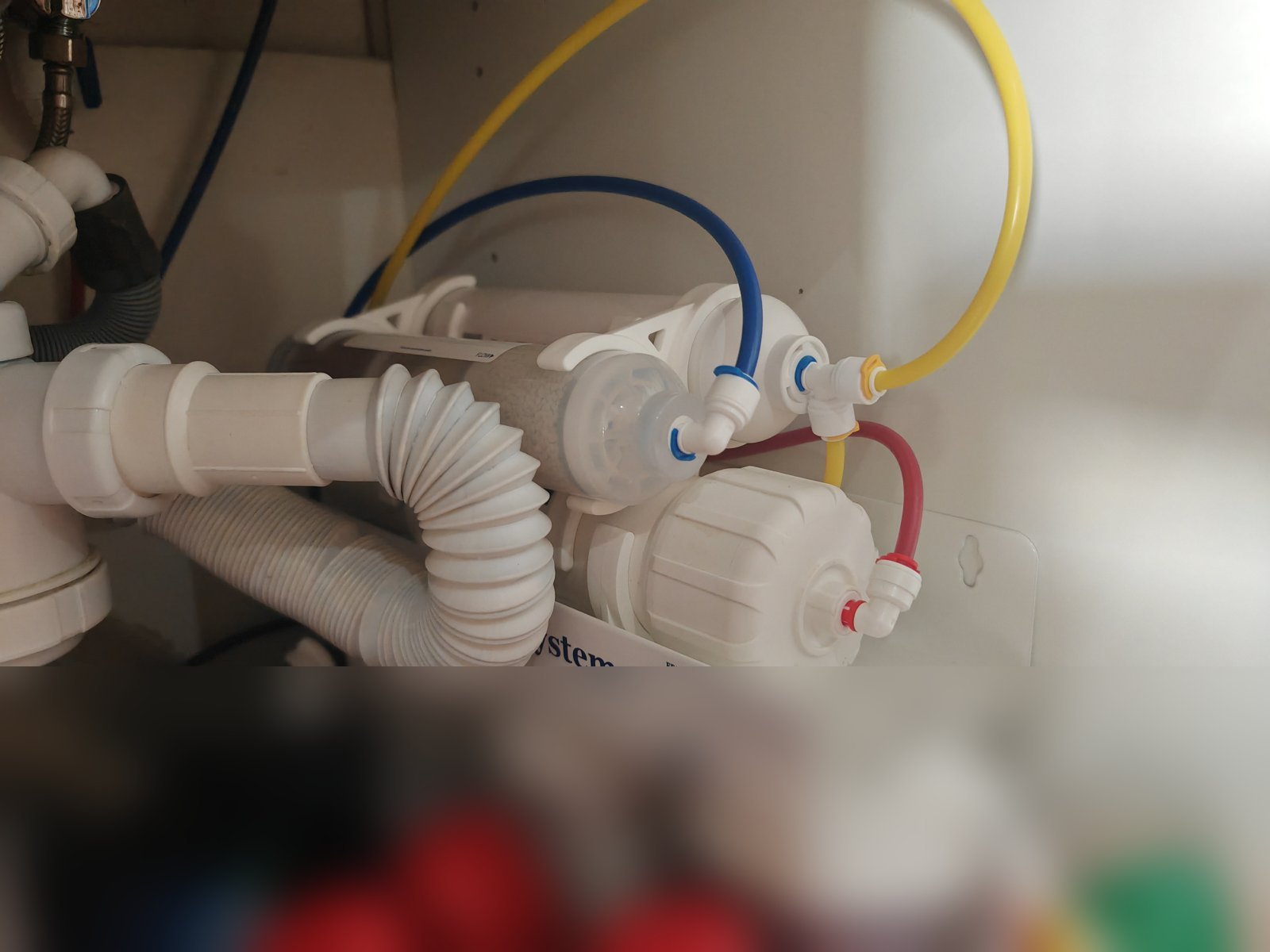 Mi equipo de ósmosis inversa iSpring instalado bajo el fregadero