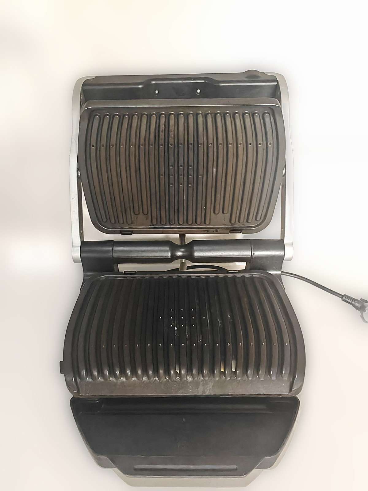 Mi Tefal OptiGrill+ abierta, con las placas a la vista